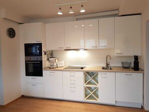 Réfrigérateur, four, plaque de cuisson, lave-vaisselle