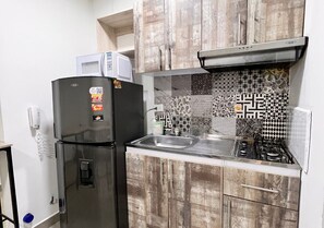 Basic Apartment, 1 Bedroom | Private kitchen | Full-size fridge, microwave, stovetop, coffee/tea maker