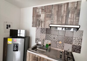 Standard-Apartment | Eigene Küche | Großer Kühlschrank, Mikrowelle, Herdplatte