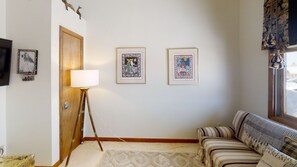 TV, fireplace - Shamrock #70 - Location is King at this Lovely 4 Bedroom Townhome by RedAwning (Snowshoe)
