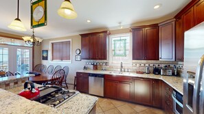 Refrigerador, microondas, horno y lavavajillas 