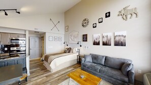 Televisión, chimenea y reproductor de DVD 