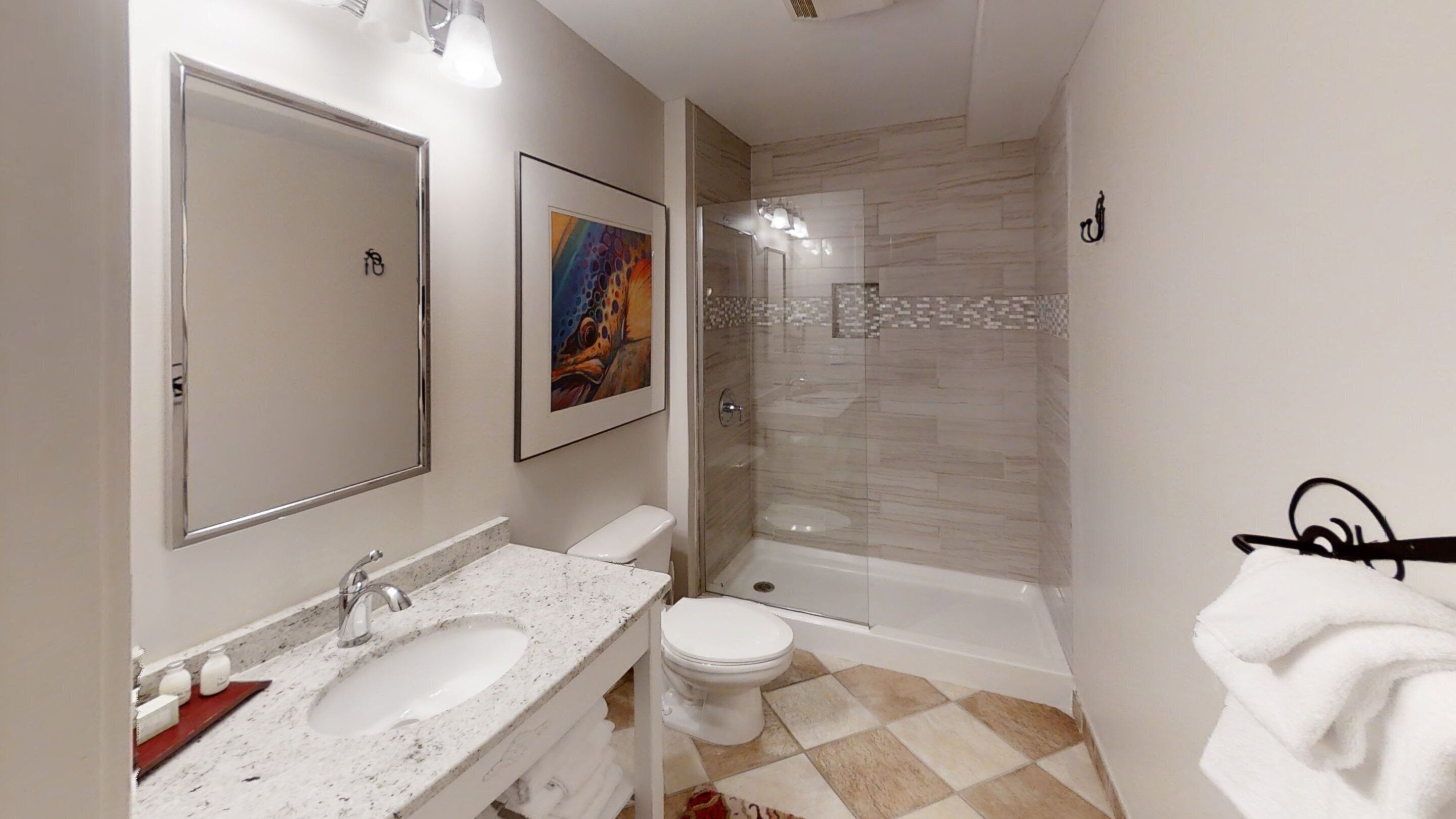 Douche, sèche-cheveux, serviettes fournies