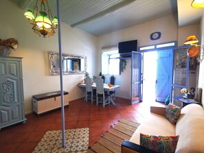 Basic Apartment, 1 Bedroom, Non Smoking | Living area | 70-cm flat-screen TV with cable channels, TV, DVD player - Aluguer apartamento -Sardinha - Portimao (Portimão)