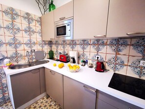 Leilighet – basic, 1 soverom, ikke-røyk | Eget kjøkken | Kjøleskap, mikrobølgeovn, kokeplater og oppvaskmaskin