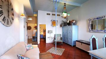 Appartement, 1 chambre, non-fumeurs | Coin séjour | Télévision à écran plat de 70 cm avec chaßnes par cùble, télévision