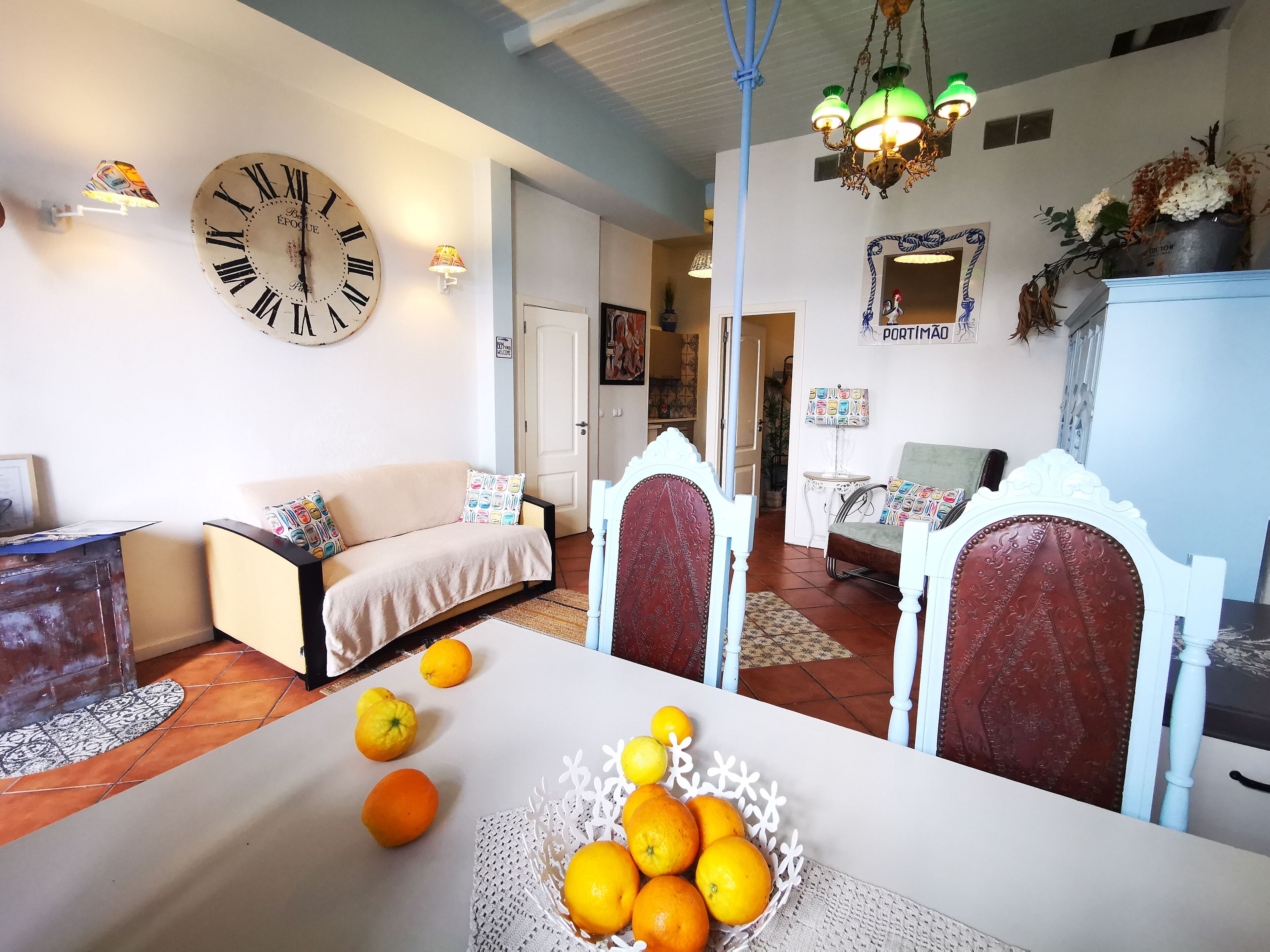 Departamento básico, 1 habitación, para no fumadores | Área de sala de estar | Televisión de pantalla plana de 70 cm con canales por cable 