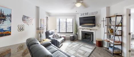 TV, fireplace