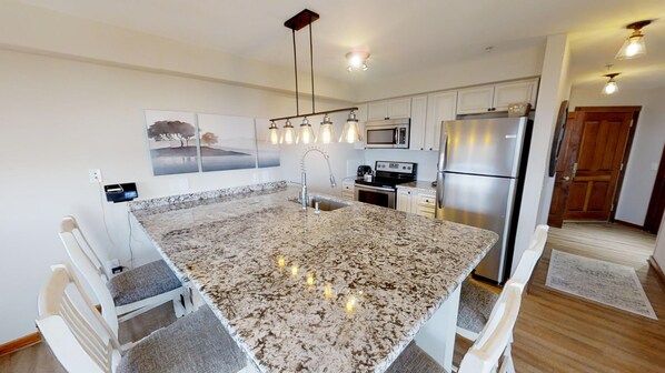 Refrigerador, microondas, horno y lavavajillas