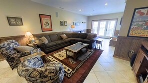 Fernseher, Kamin, Tischfußball