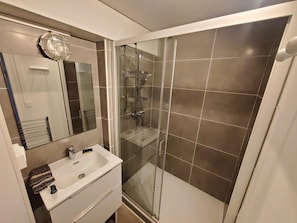 Badewanne, Haartrockner