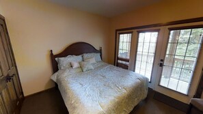 6 bedrooms, WiFi, bed sheets
