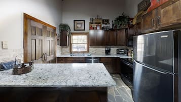 Réfrigérateur, micro-ondes, four, lave-vaisselle