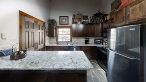 Fridge, microwave, oven, dishwasher - Whistlepunk #7 - Gorgeous Chalet on the North Mountain overlooking the slopes by RedAwning (Snowshoe)