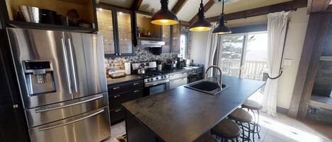 Réfrigérateur, micro-ondes, four, lave-vaisselle