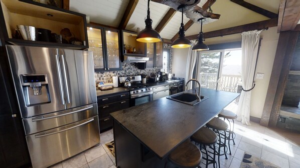 Refrigerador, microondas, horno y lavavajillas 