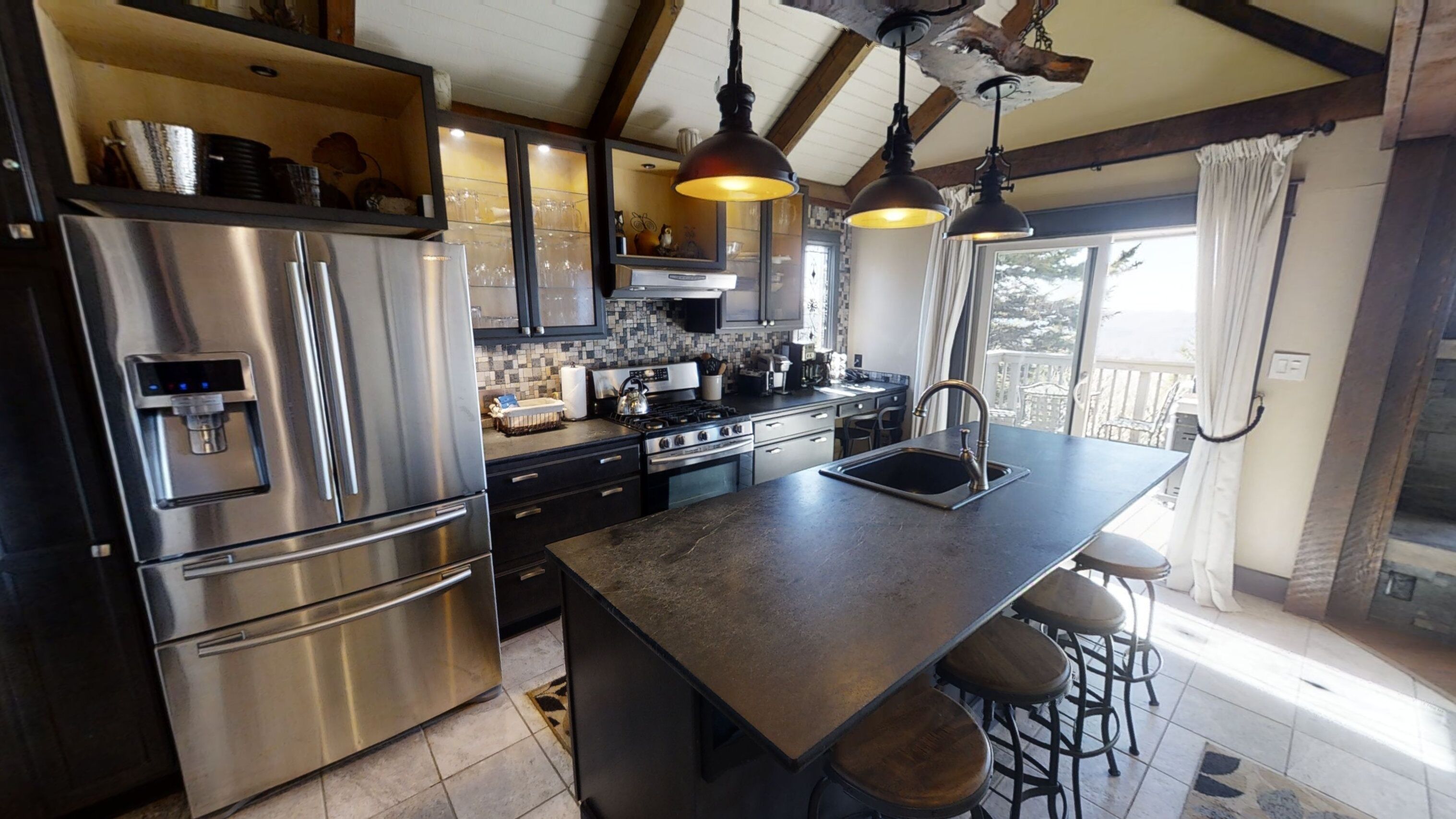 Kylskåp, mikrovågsugn, ugn och diskmaskin