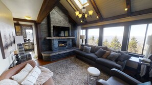 Televisión y chimenea 