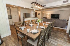 Dining - Seven Springs 2 Bedroom Premium Condo, Great for families by RedAwning (Champion)