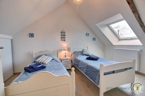 3 bedrooms, iron/ironing board, free WiFi, bed sheets