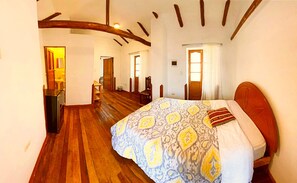 6 bedrooms, WiFi, bed sheets