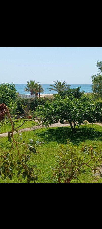 Splendida casa di fronte al mare con giardino