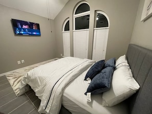 3 bedrooms, desk, iron/ironing board, travel crib