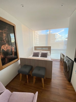 1 bedroom, desk, WiFi, bed sheets