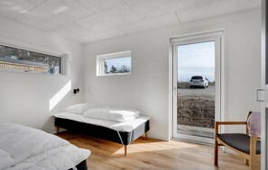 3 bedrooms, travel cot, free WiFi