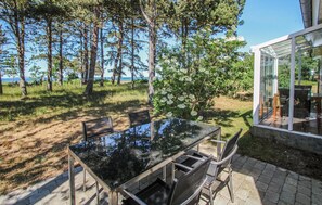 Outdoor dining - Stunning home in Samsø with WiFi (Samsø)