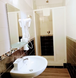 Chambre Quadruple Deluxe | Salle de bain