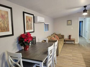 Smart TV - Bright Cozy 2br-1ba Guesthouse (Tucson)