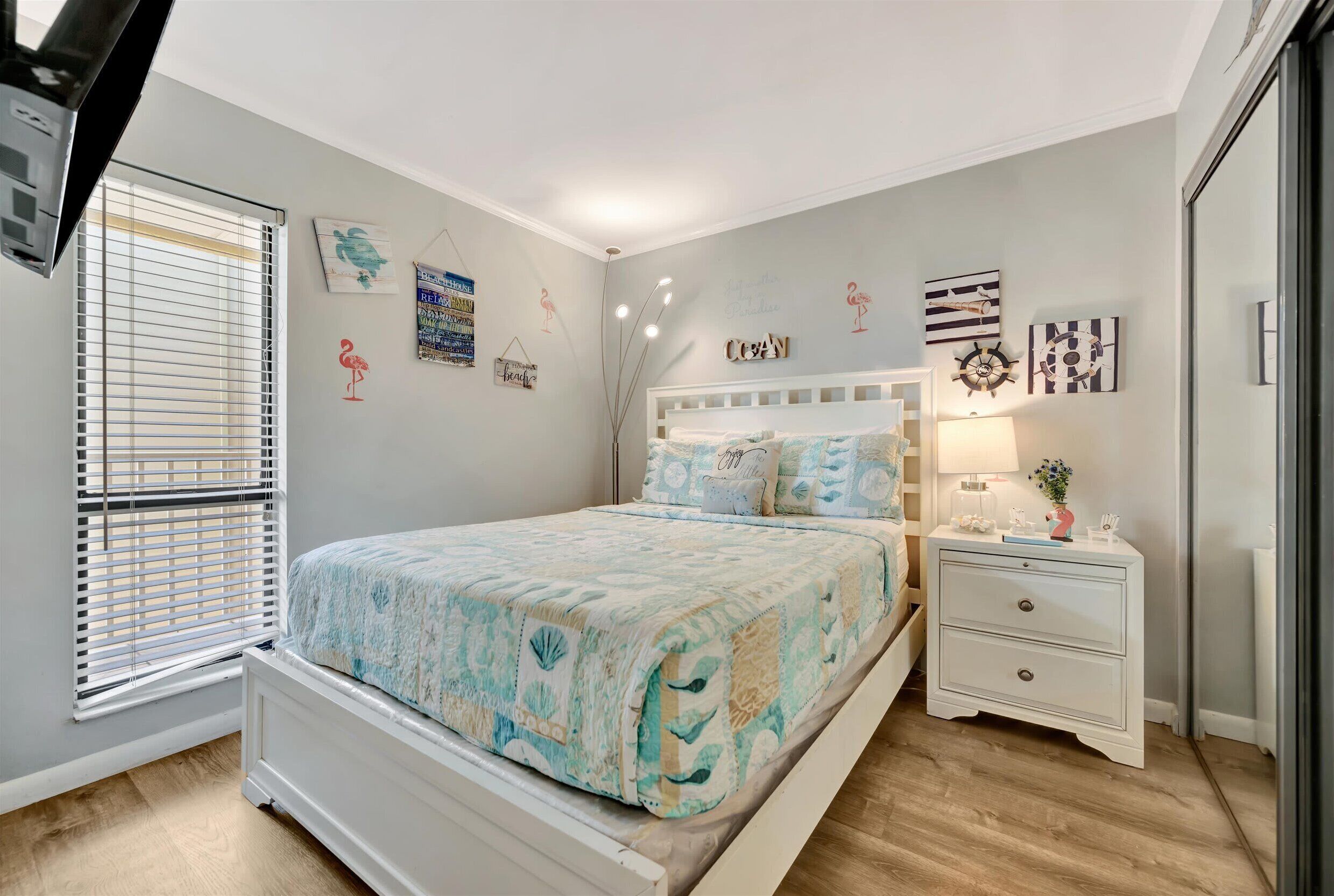 Panoramic Apartment, Fireplace, Bay View | 1 bedroom, individually decorated, individually furnished, desk