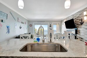Panoramic Apartment, Fireplace, Bay View | Private kitchen - Seaside Luxury Oasis with balcony (Tampa)