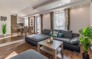 TV - 2 bedroom gorgeous home in Pula (Pula)