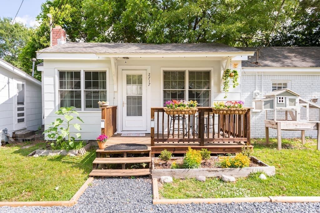 Heart-warming Tiny Home with fresh eggs