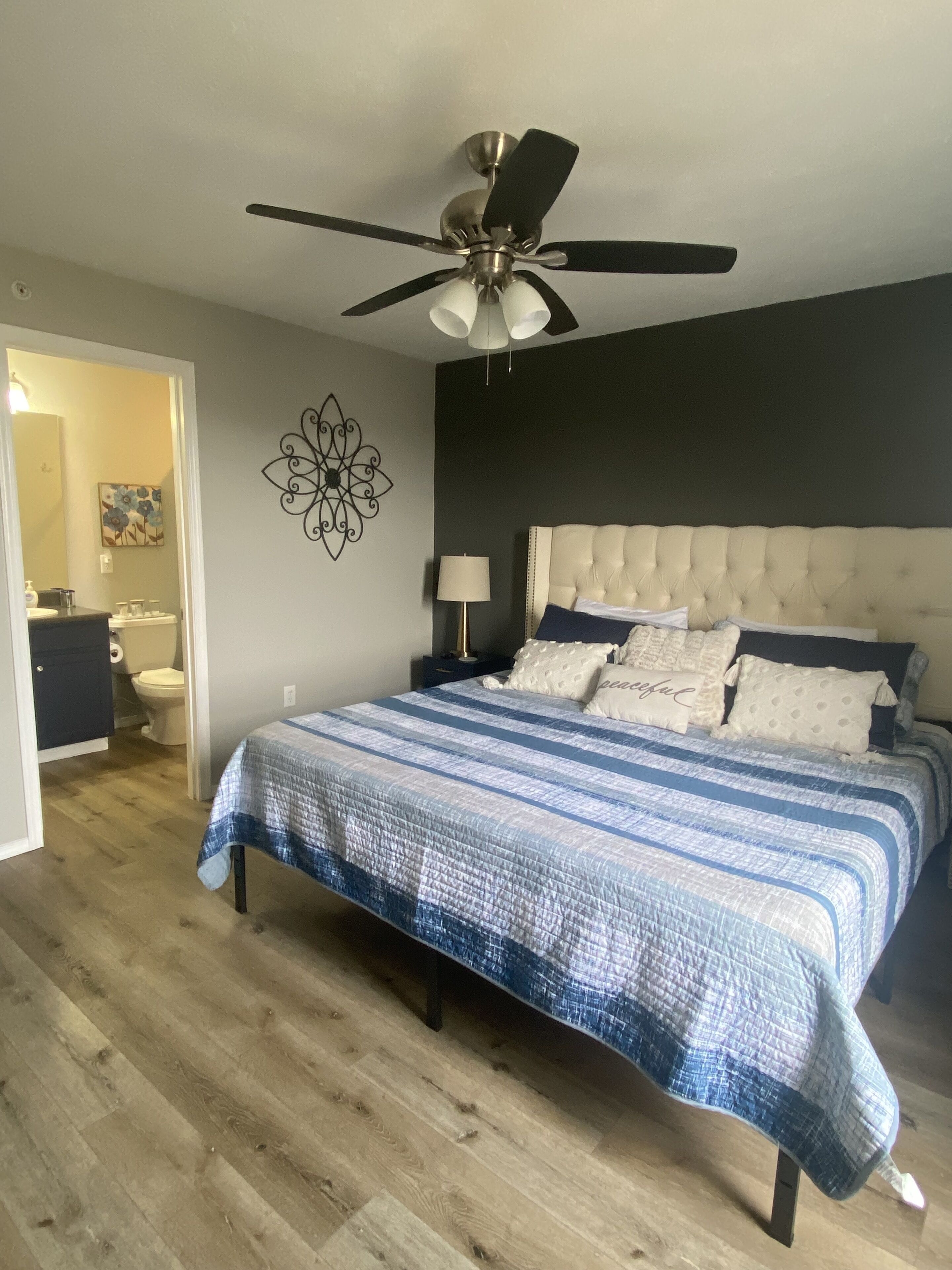 3 habitaciones, tabla de planchar con plancha, cuna de viaje y wifi 