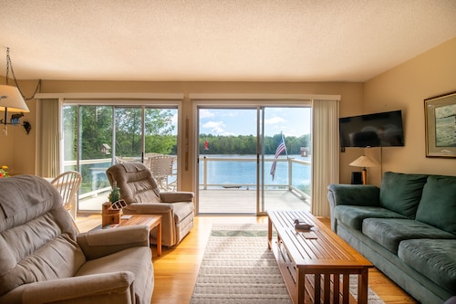 Private Lakefront House: Fish, Kayak, Pets and EV Charge