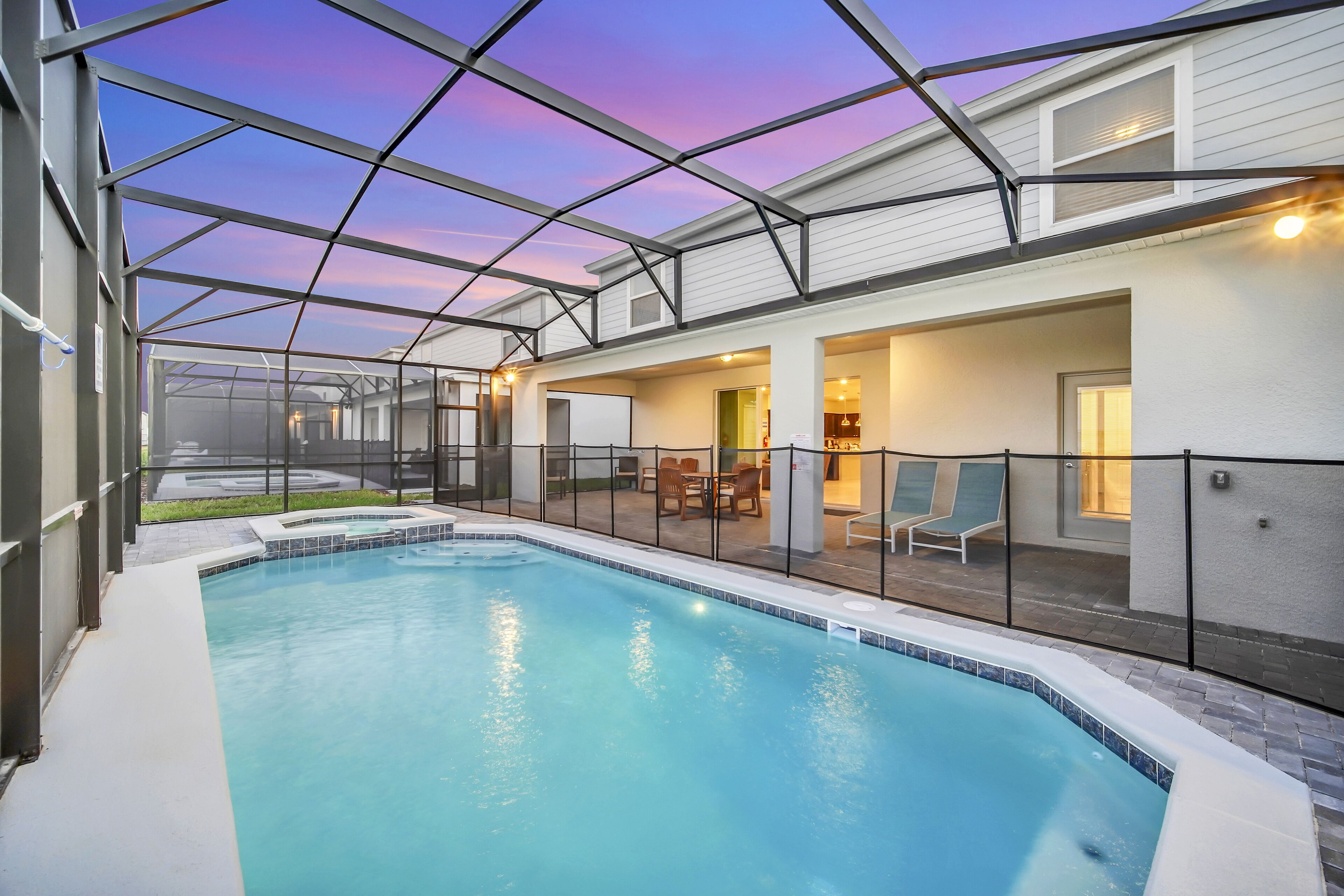 Innendørsbasseng og utendørsbasseng