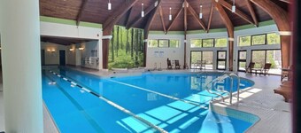 The Red Bear- 6BR, all en-suite, Former Inn, Views