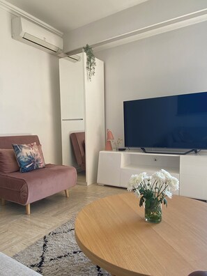 Smart TV, computer monitors