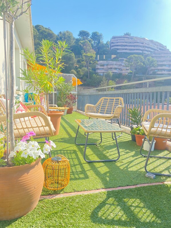 المنطقة المحيطة بالمنشأة