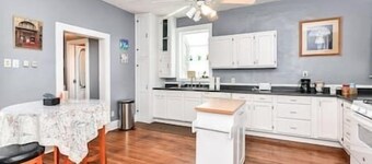 The Artsy Old House Fountain Square