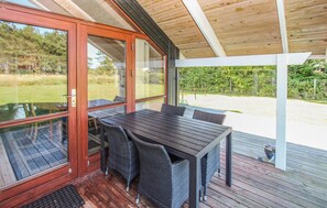 Outdoor dining - Lovely home in Samsø with WiFi (Samsø)