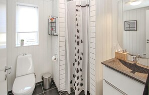 Shower - Gorgeous home in Samsø with kitchen (Samsø)