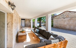 Terrace/patio - Amazing home in Modrusani with WiFi (Modrusani)