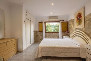 5 Schlafzimmer, Bügeleisen/Bügelbrett, kostenloses WLAN, Bettwäsche