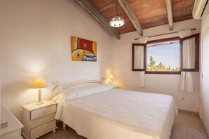 5 bedrooms, iron/ironing board, free WiFi, bed sheets