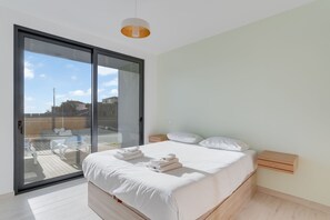 Luxury Βίλα | 3 υπνοδωμάτια, πουπουλένια παπλώματα, κουρτίνες συσκότισης, ηχομόνωση 
