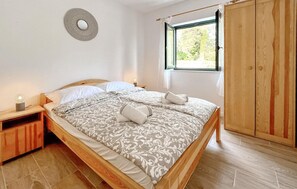 3 bedrooms, free WiFi, bed sheets - Stunning apartment in Zrnovo with WiFi (Zrnovo)